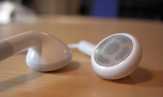 Apple Earphones - Earbuds Types of Headphones
